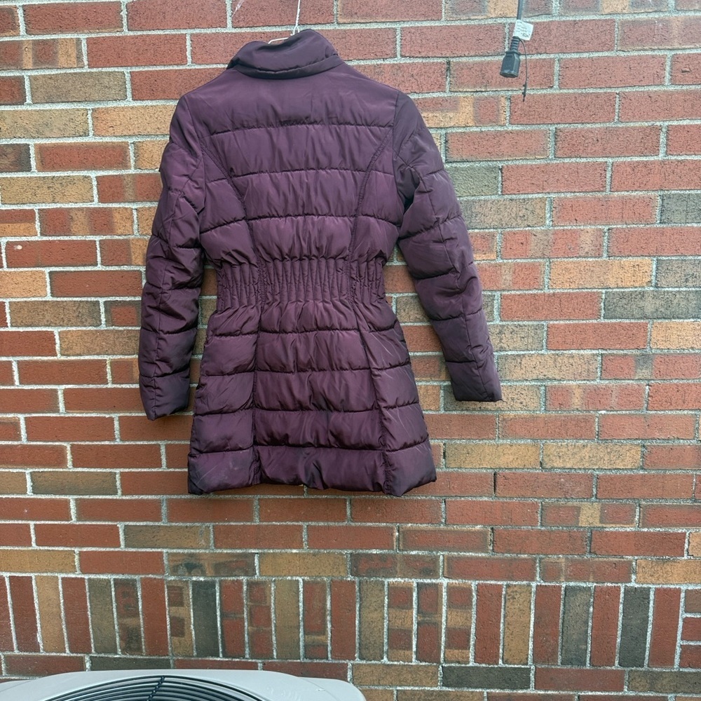 Laundry by Shelli Segal Women’s Plum Puffer Coat Jacket Cinched Waist Gold Zip - Picture 4 of 6